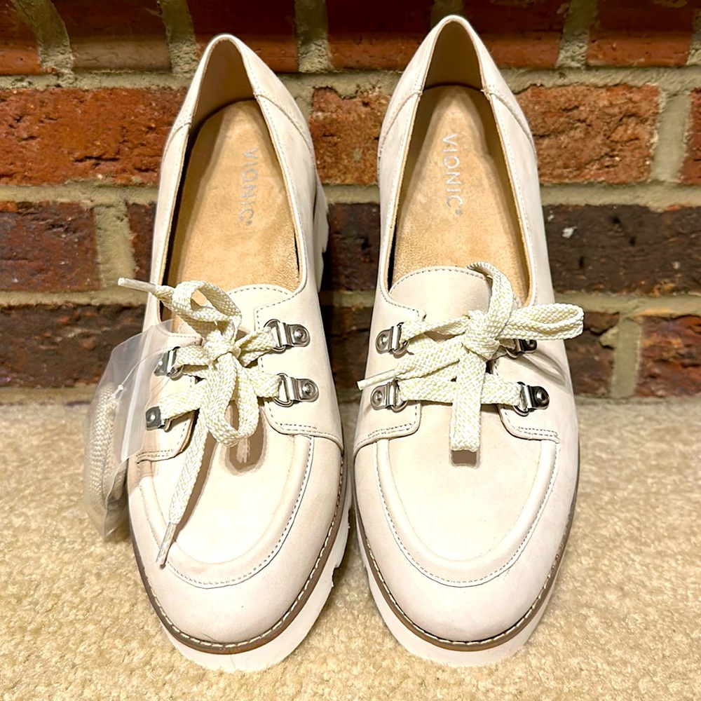 Vionic Cream Lace-Up Loafers